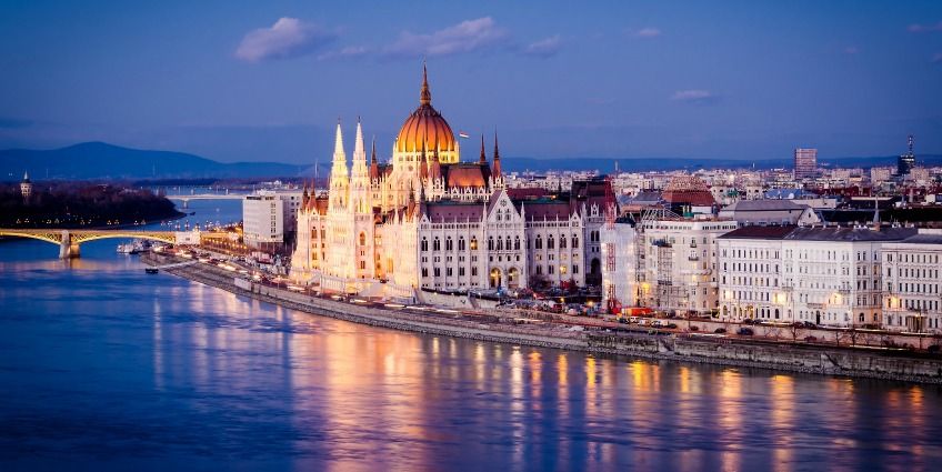 DANUBE NIGHT WINE TASTING CRUISE AND LIVE MUSIC