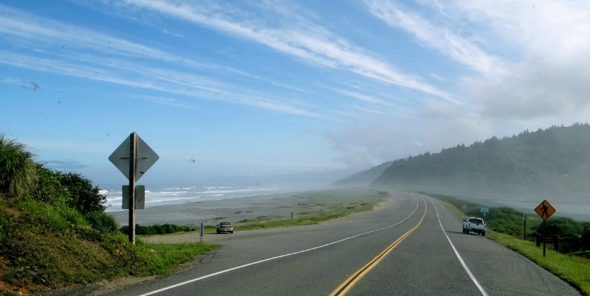 What is the name of the main thoroughfare that traverses Sonoma County from north to south? 