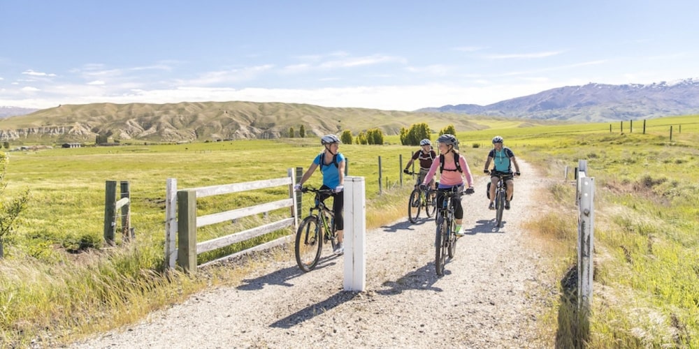Cycling Trail, New Zealand Travel Guide - Central Otago, Winerist