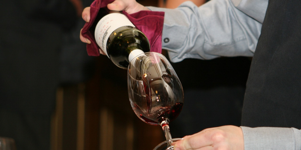 Wine Tasting Etiquette— Things to Do & Things to Avoid