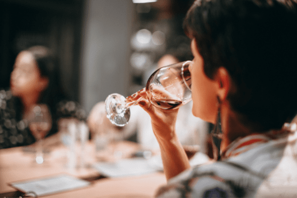 Wine Tasting Etiquette— Things to Do & Things to Avoid